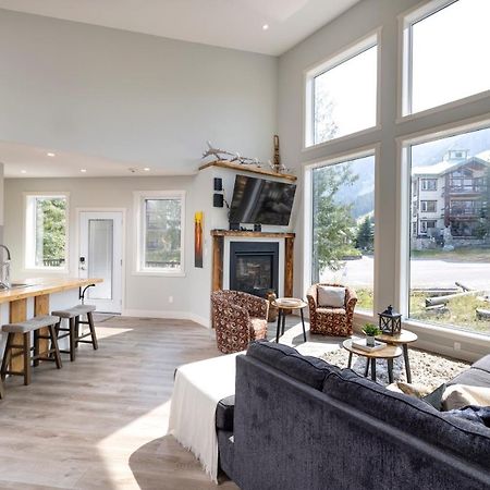 Ski In Ski Out With Huge Game Room And Hot Tub Fernie Exteriér fotografie