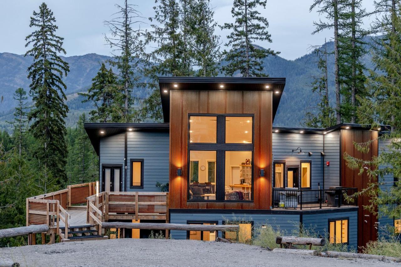 Ski In Ski Out With Huge Game Room And Hot Tub Fernie Exteriér fotografie