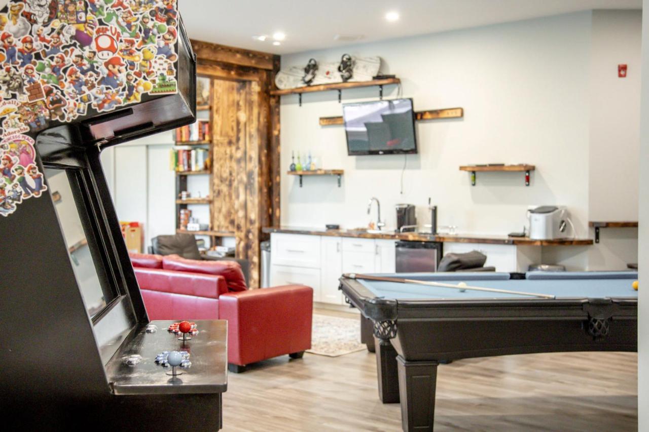 Ski In Ski Out With Huge Game Room And Hot Tub Fernie Exteriér fotografie