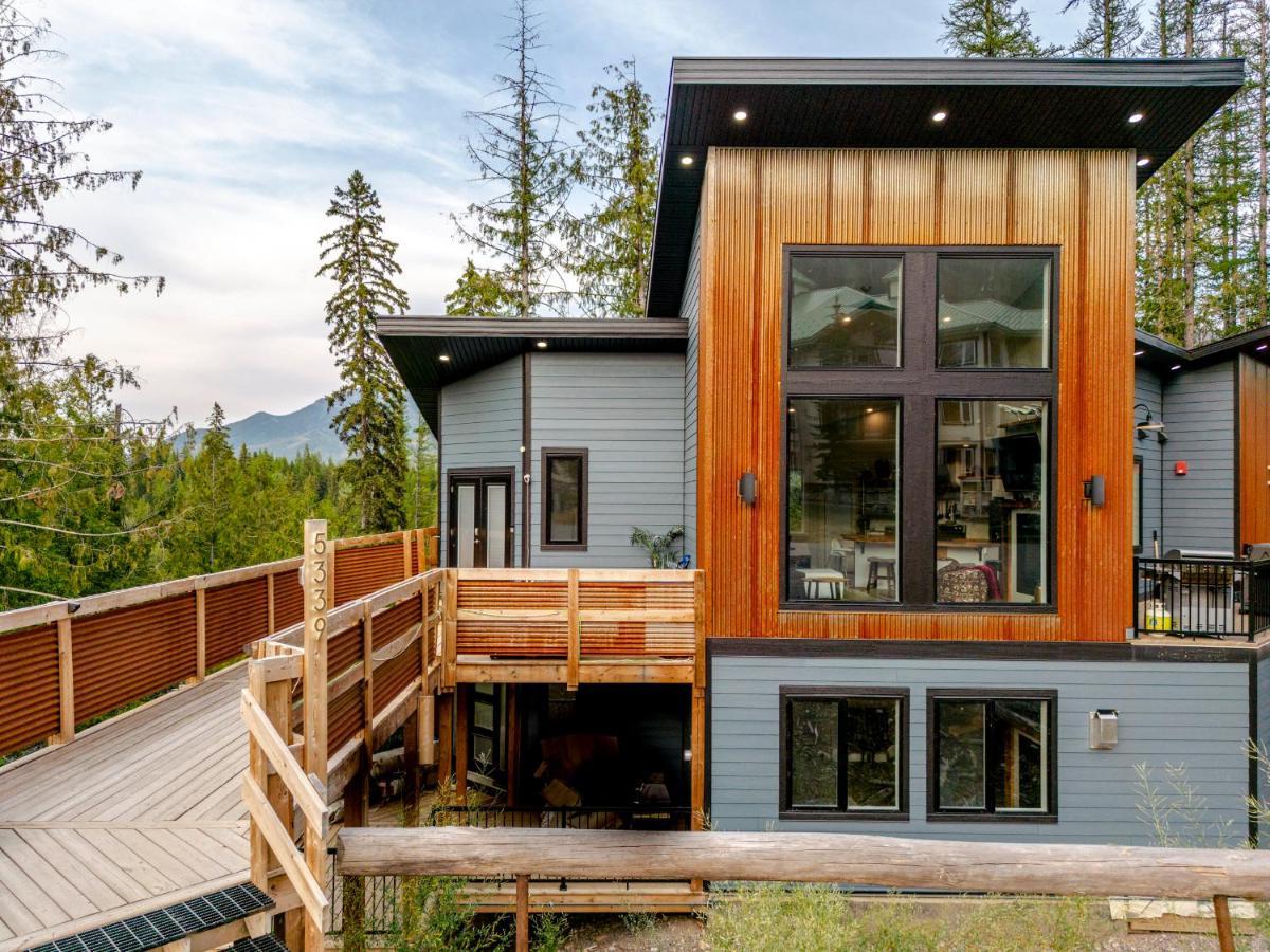 Ski In Ski Out With Huge Game Room And Hot Tub Fernie Exteriér fotografie