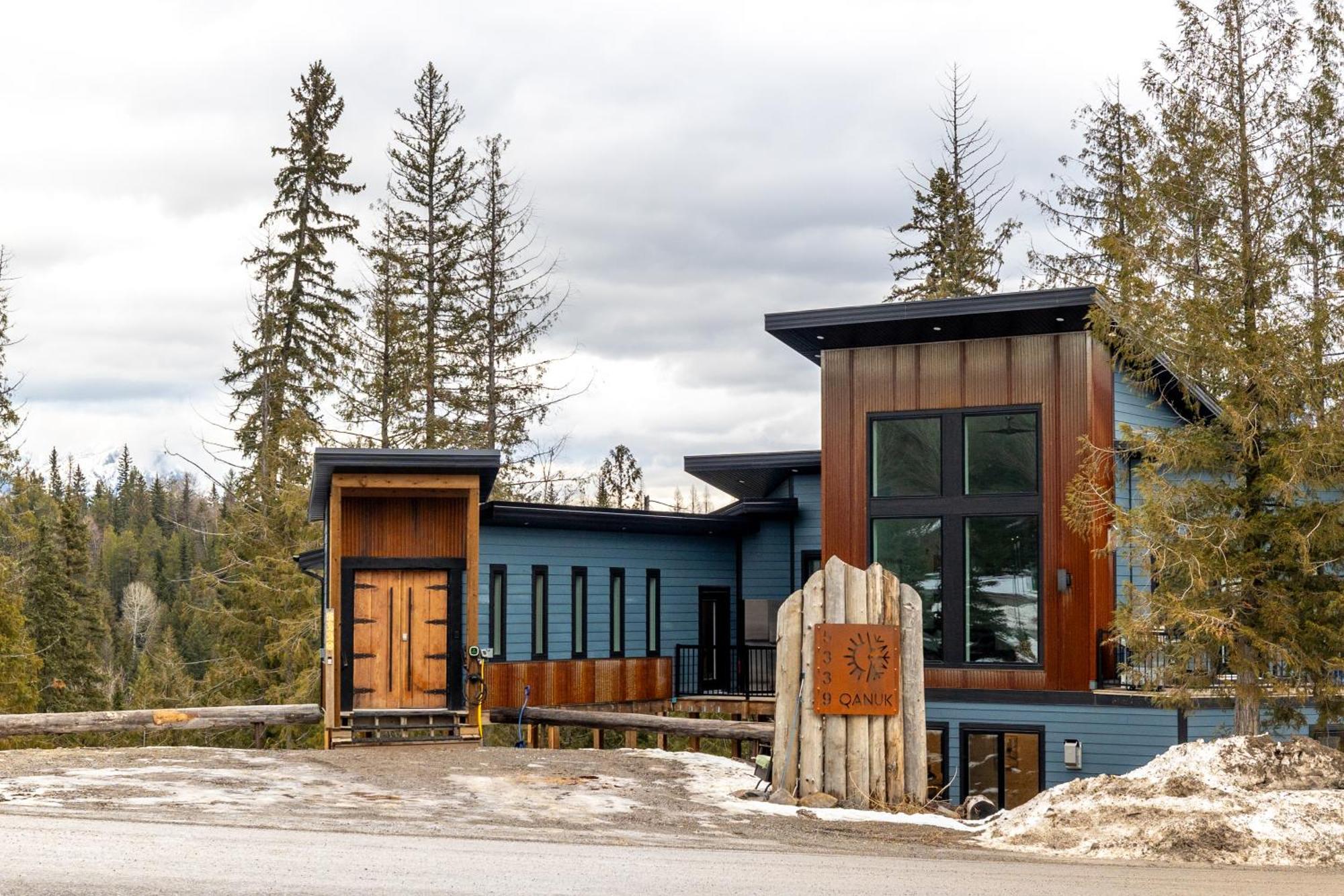 Ski In Ski Out With Huge Game Room And Hot Tub Fernie Exteriér fotografie
